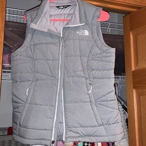 Women’s north face vest size medium